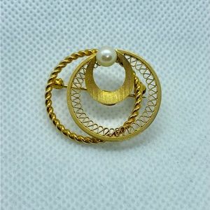 Vintage Geri Open Work Circle Filigree Pearl Brooch Pin, 14k Gold Filled